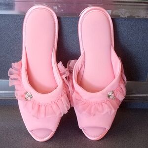 NWT Vintage Dot and Peg Lounge House Slippers